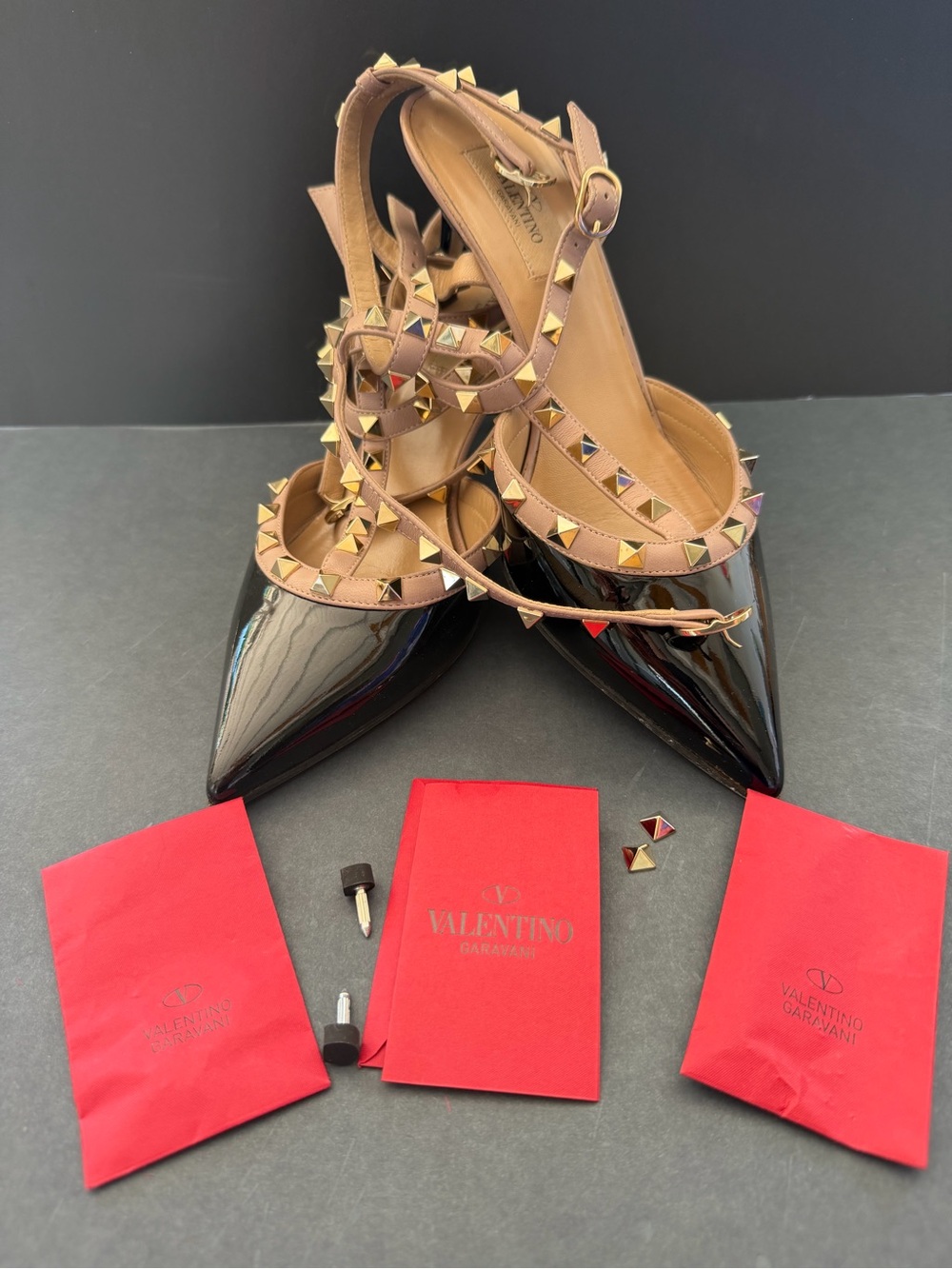 Valentino Garavani Black Patent Rockstud Pointed-Toe Ballet Flats - Black/Tan